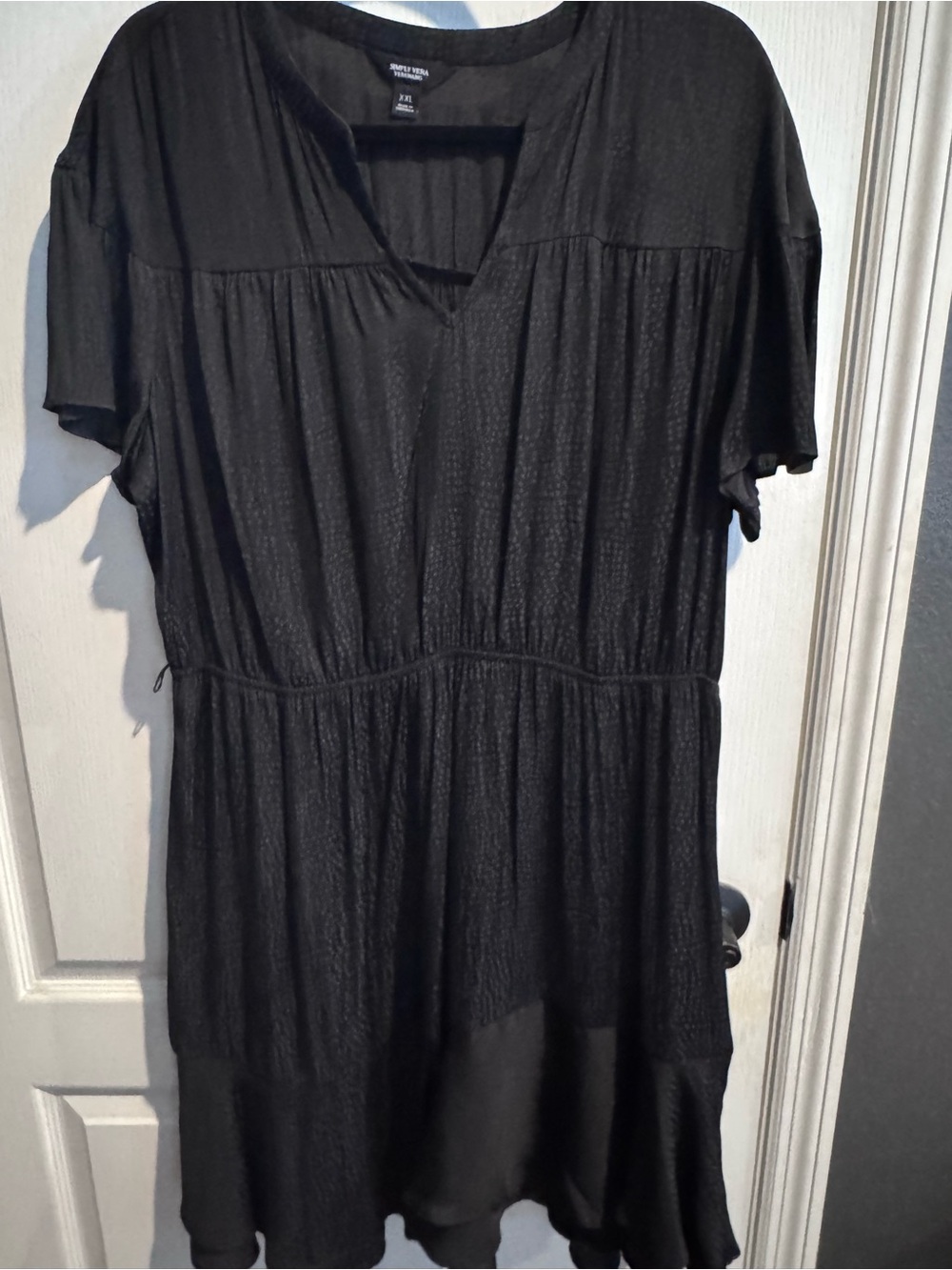 Simply Vera Vera Wang Black V-Notch Midi Dress
